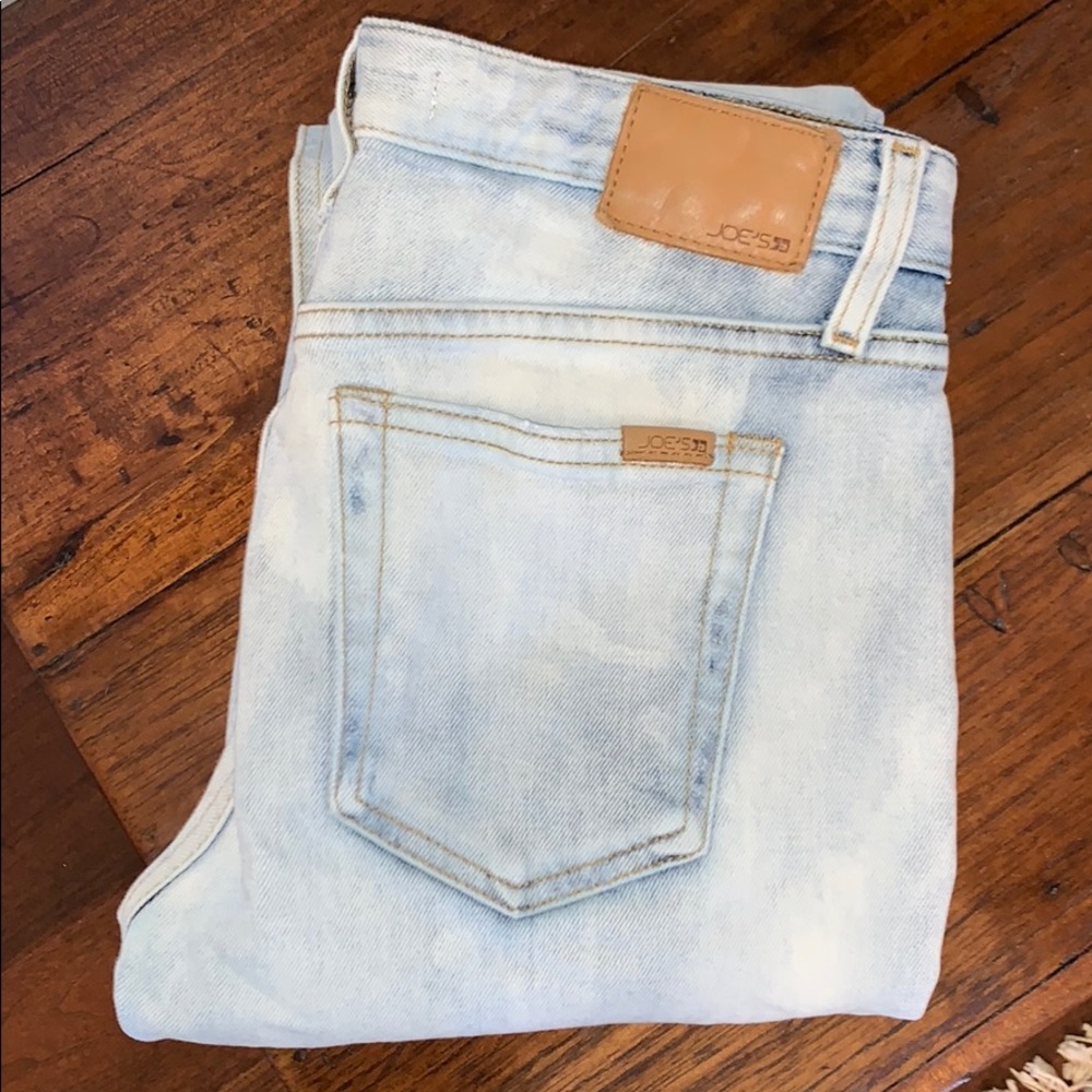 Joe’s Smith Mid Rise Straight Crop Acid Wash 25